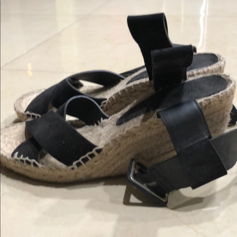 Vince Wedges. Perfect for summer days - Picture 2 of 4